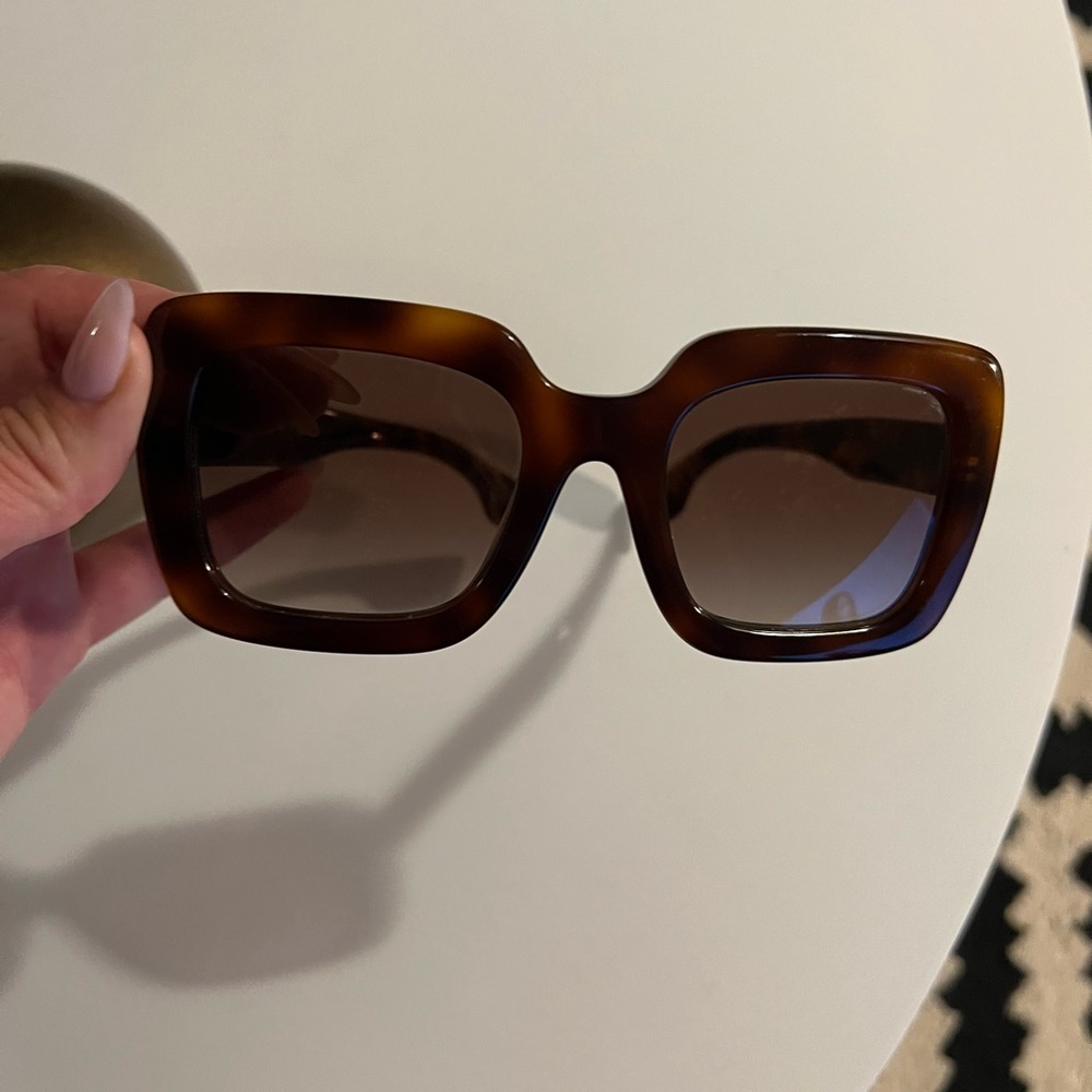 Burberry sunglasses - Picture 2 of 4